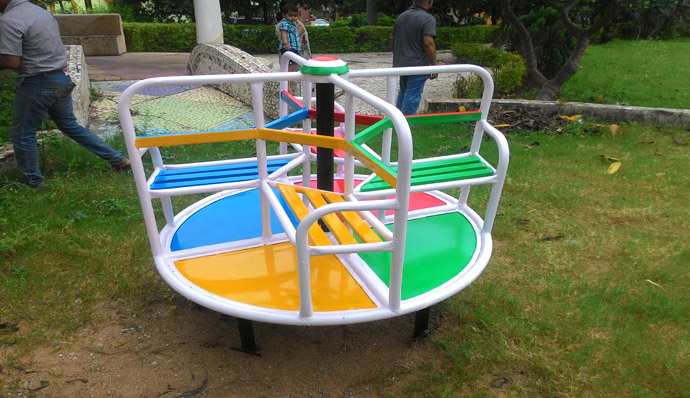 Merry Go Round with Metal Seat